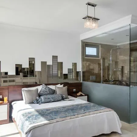 Sleeps 10 Pool Air Con Wifi
