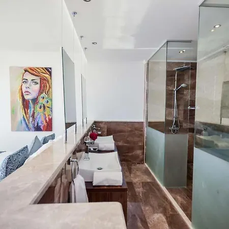 Sleeps 10 Pool Air Con Wifi Villa *