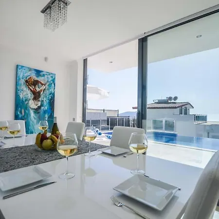 Sleeps 10 Pool Air Con Wifi
