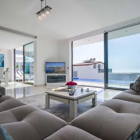 Sleeps 10 Pool Air Con Wifi